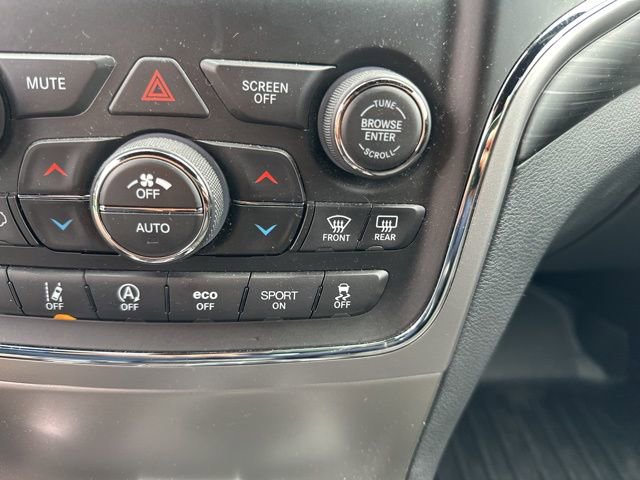 Used 2021 Jeep Grand Cherokee Laredo image 36