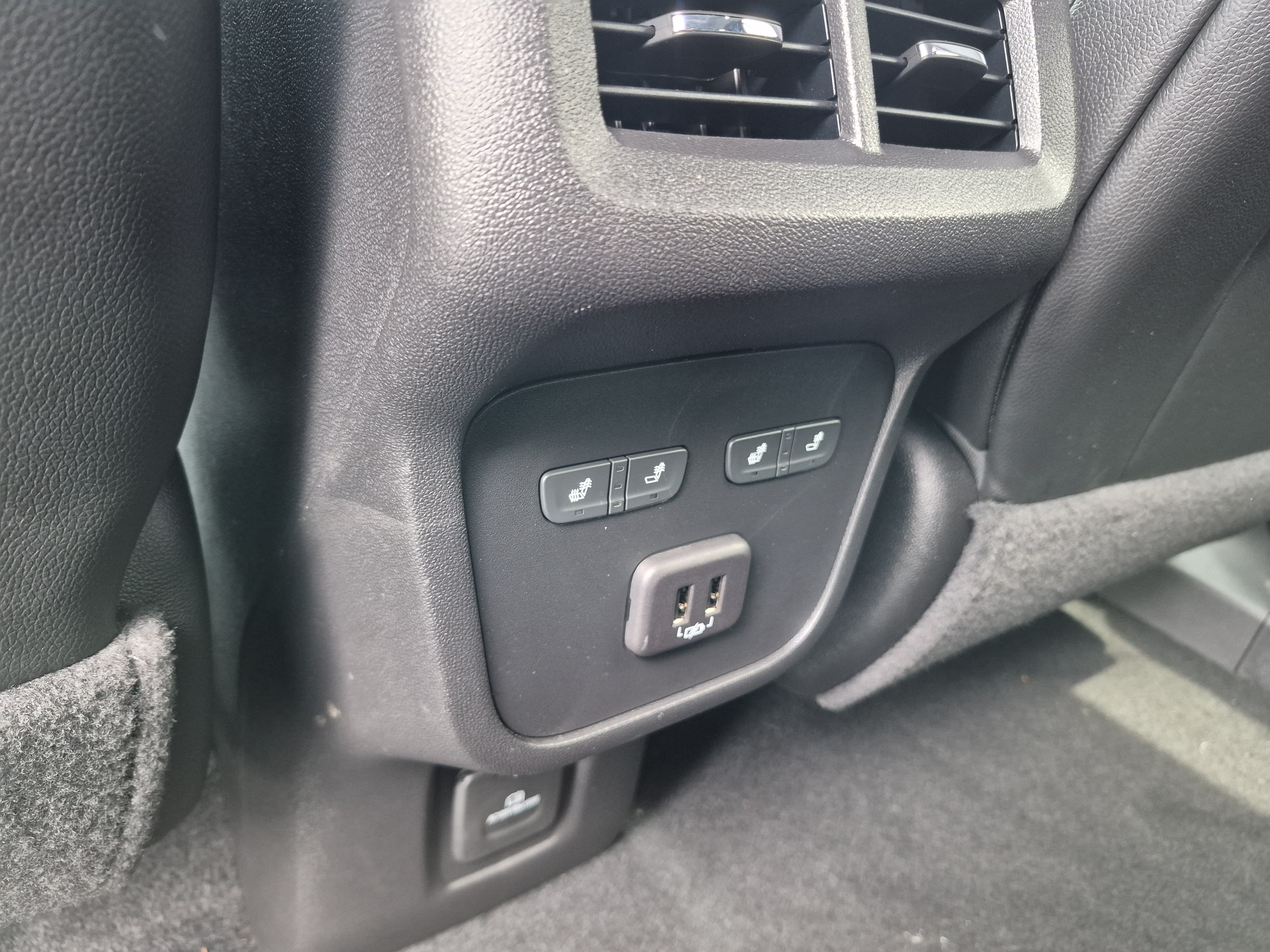 Used 2023 Chevrolet Equinox Premier AWD/4WD image 11