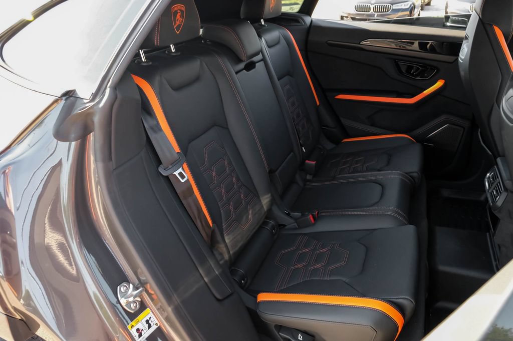 Used 2025 Lamborghini Urus SE AWD/4WD image 41