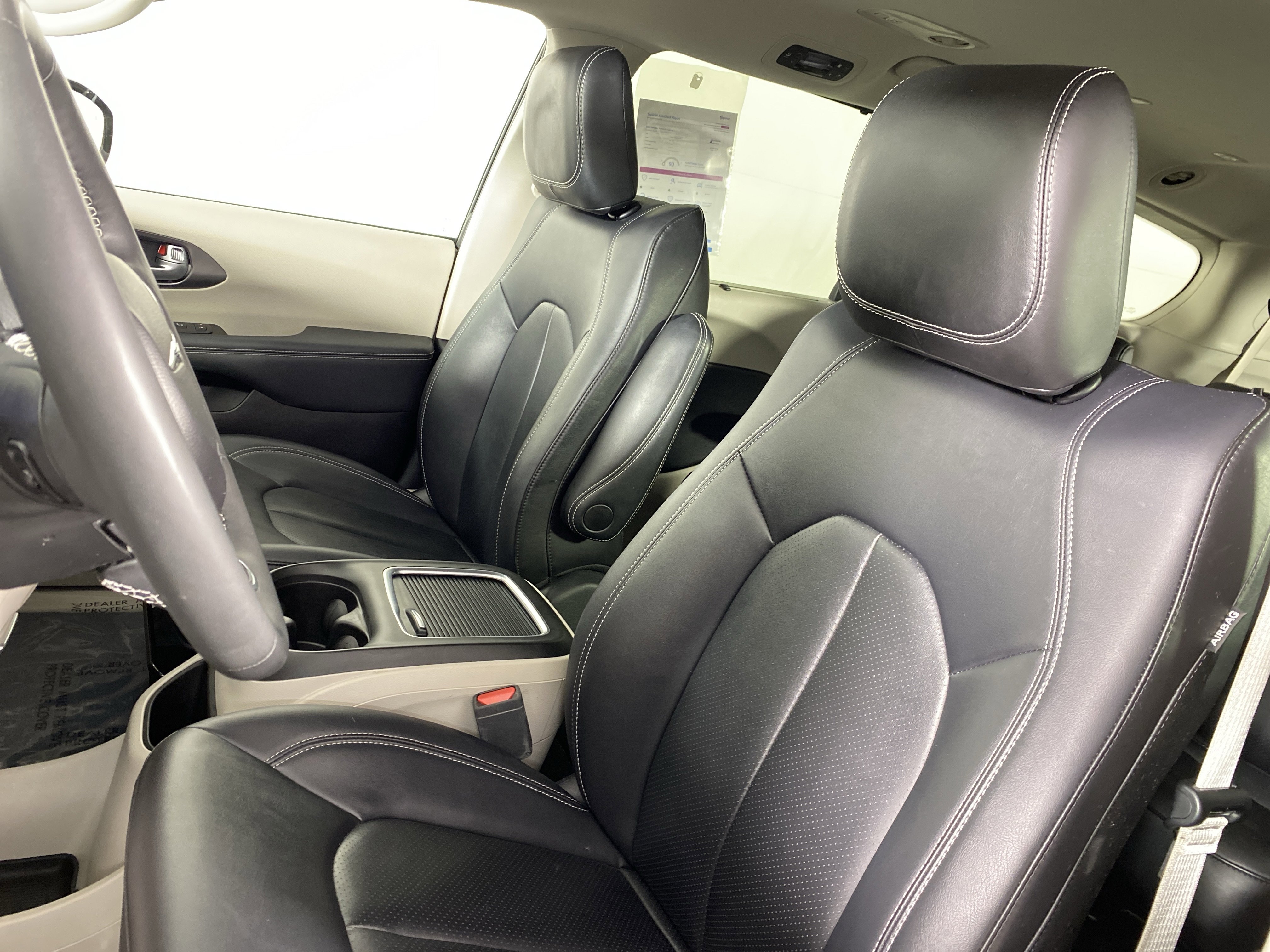 Used 2024 Chrysler Pacifica Touring-L image 16