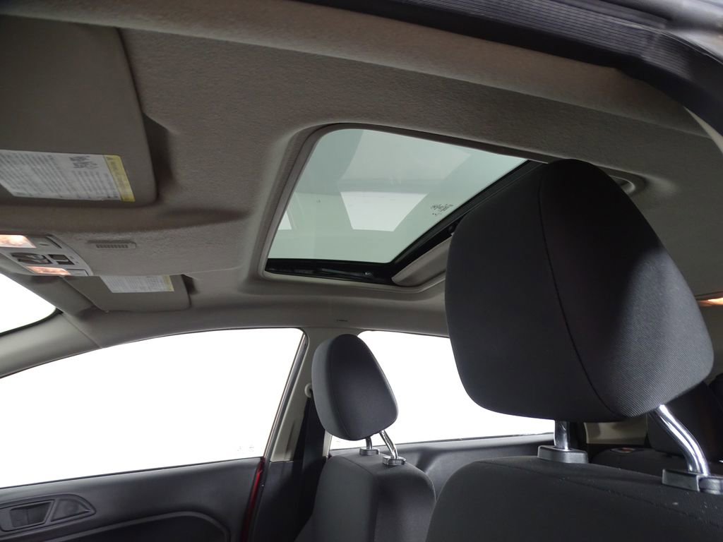 Used 2017 Ford Fiesta SE image 8