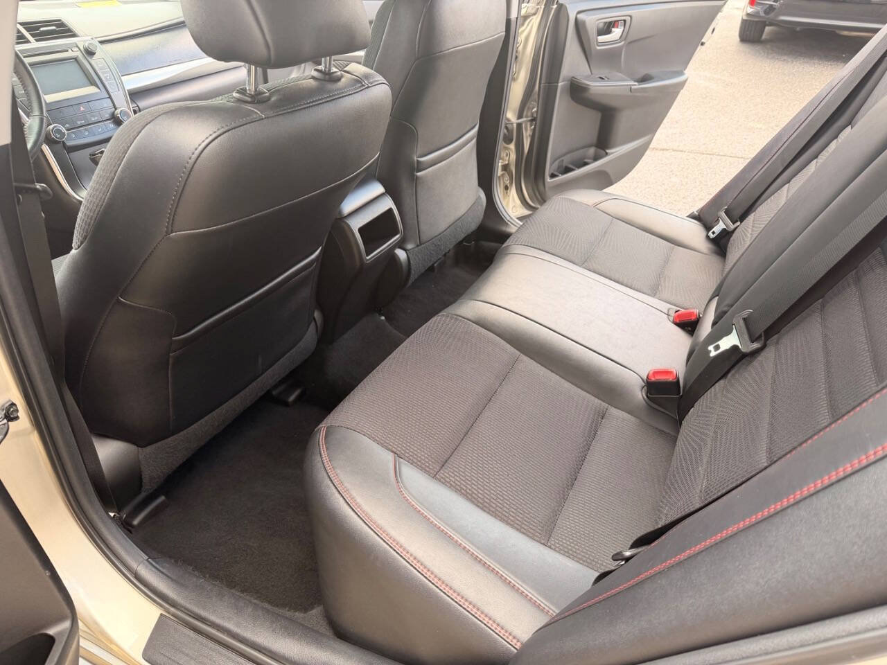 Used 2017 Toyota Camry SE FWD image 12