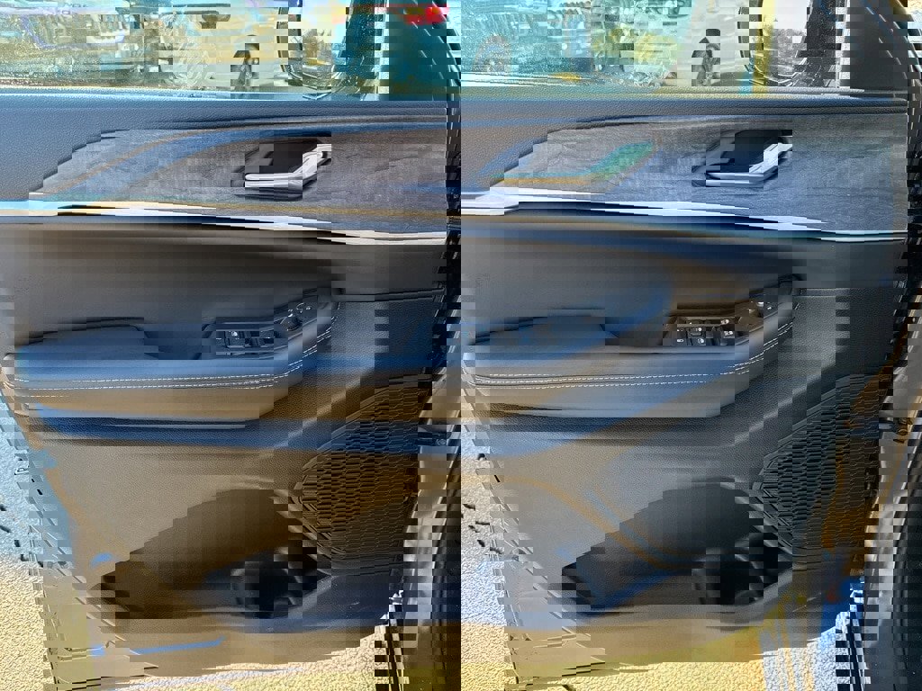 New 2026 Jeep Grand Cherokee Altitude image 14