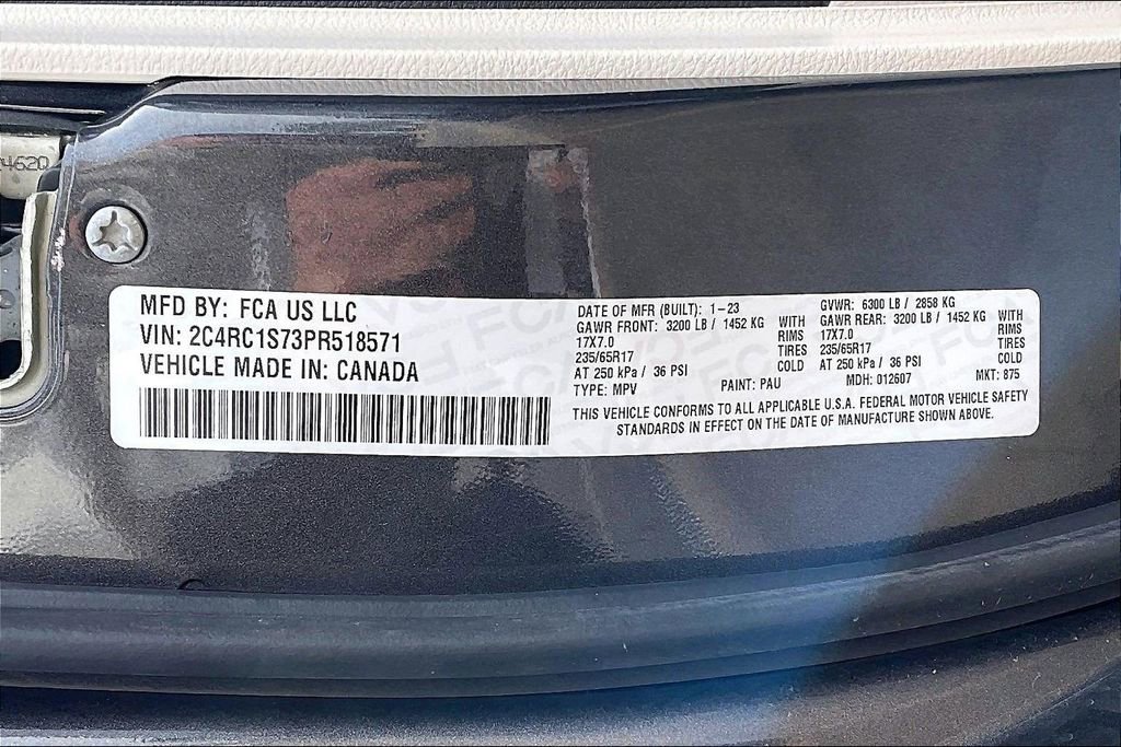 Used 2023 Chrysler Pacifica Limited image 35