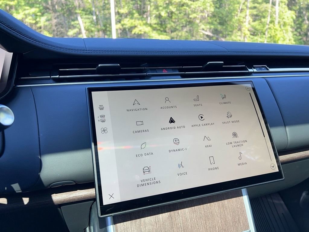 New 2025 Land Rover Range Rover SE image 17