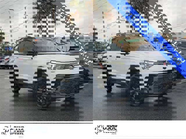 Certified 2025 Volkswagen Taos SE image 1