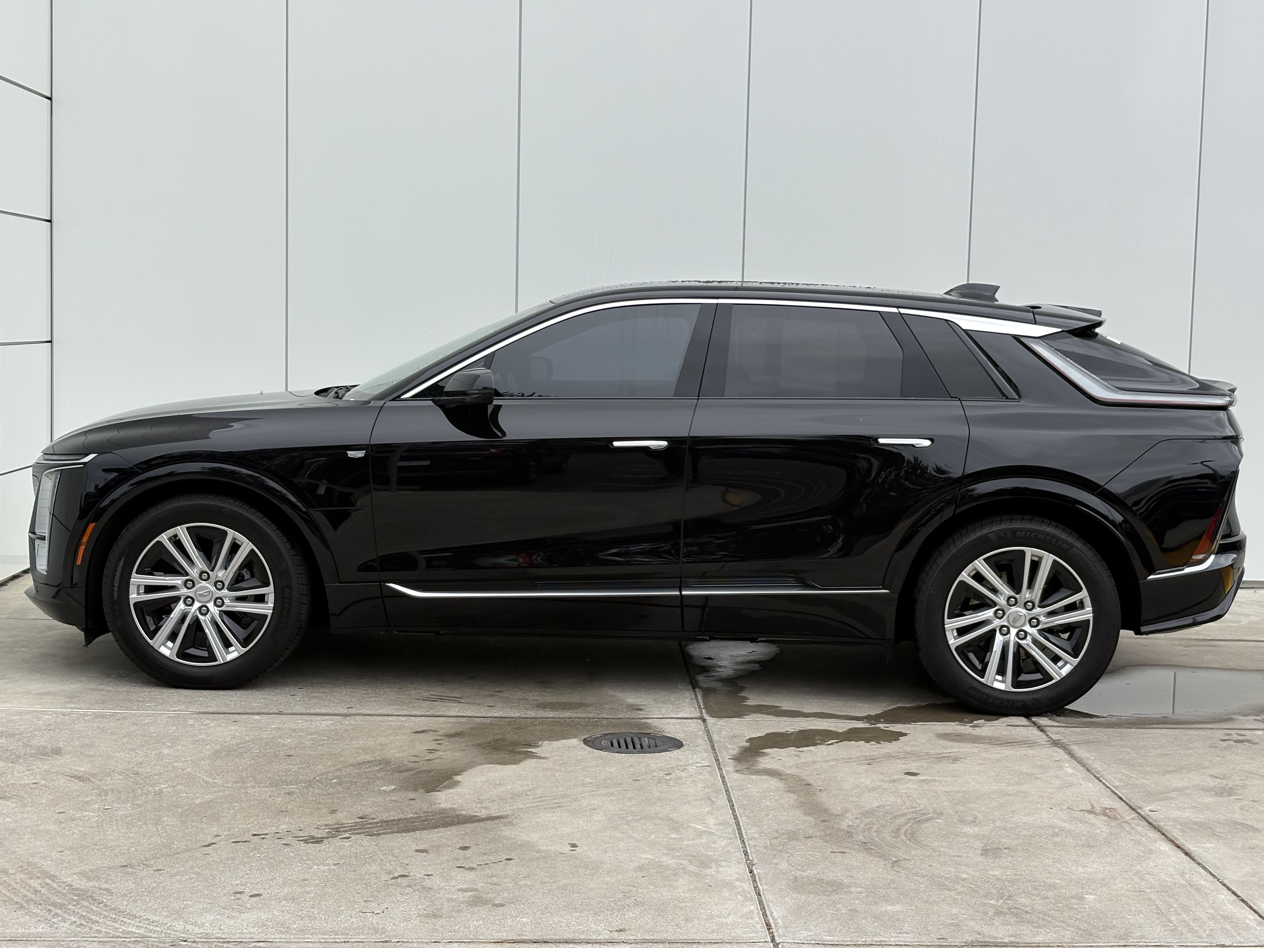 Certified 2024 Cadillac Lyriq Tech AWD/4WD image 4