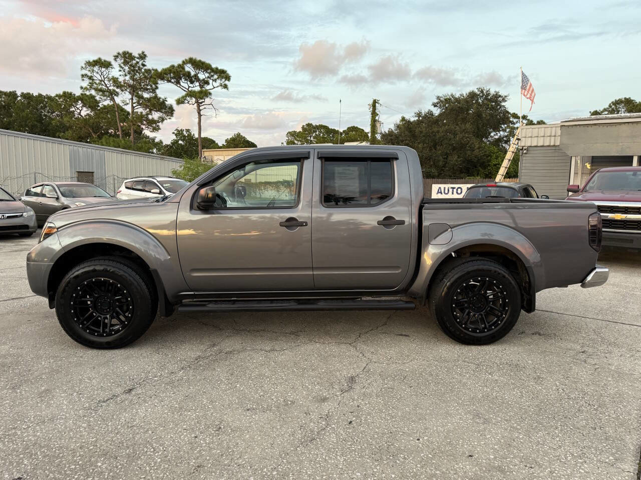 Used 2019 Nissan Frontier SV image 4