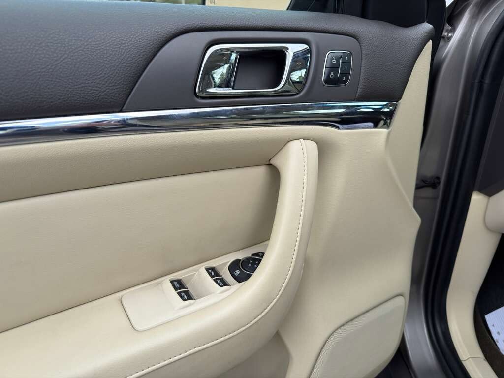 Used 2015 Lincoln MKS image 10