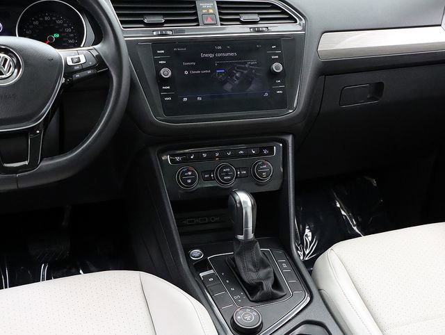 Used 2019 Volkswagen Tiguan SE image 16