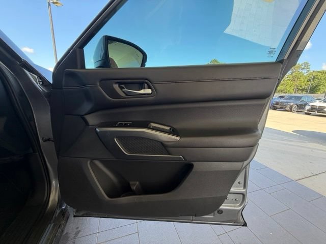 Used 2023 Nissan Pathfinder SL AWD/4WD image 32