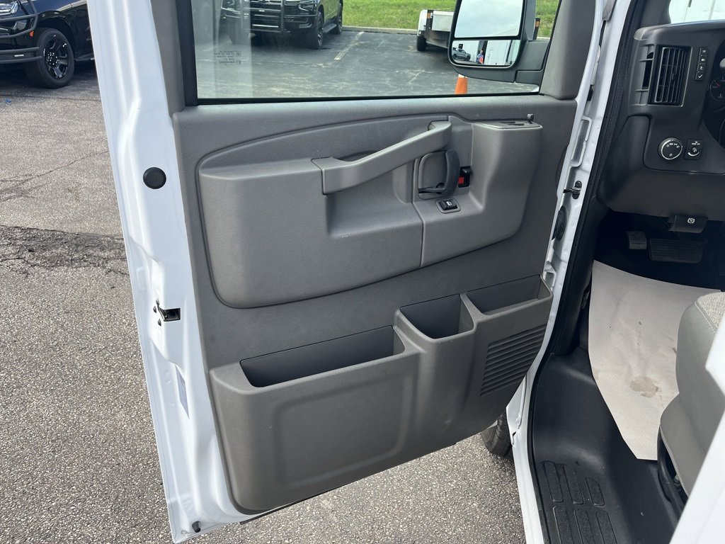 New 2025 Chevrolet Express 3500 w/ Power Convenience Package image 9