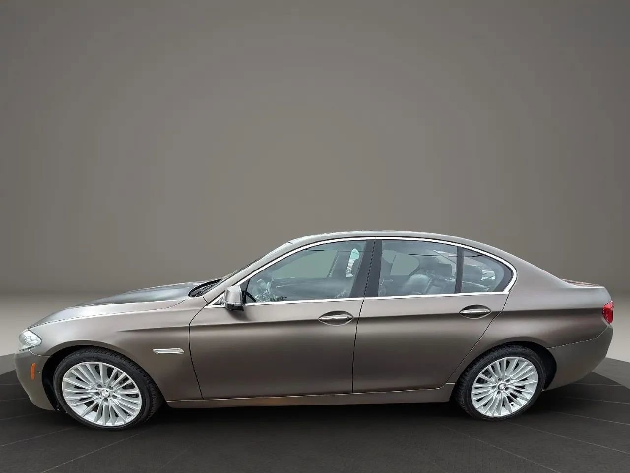 Used 2016 BMW 550i xDrive Sedan AWD/4WD image 8