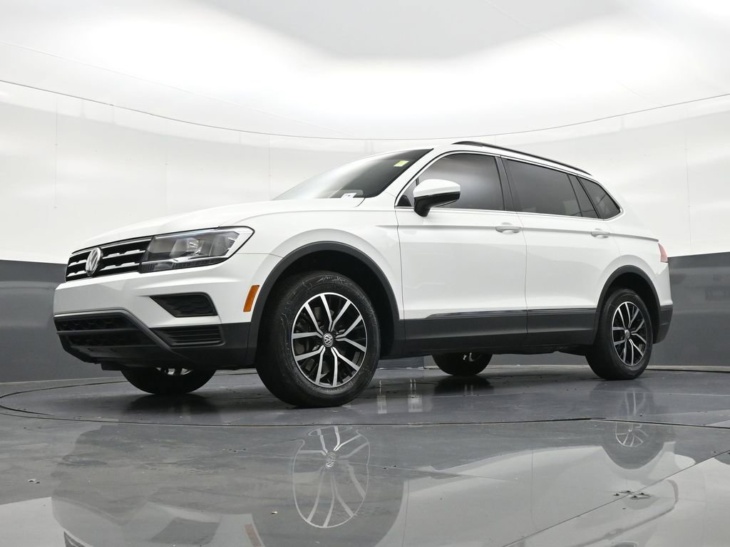 Used 2021 Volkswagen Tiguan SE w/ Panoramic Sunroof Package image 24