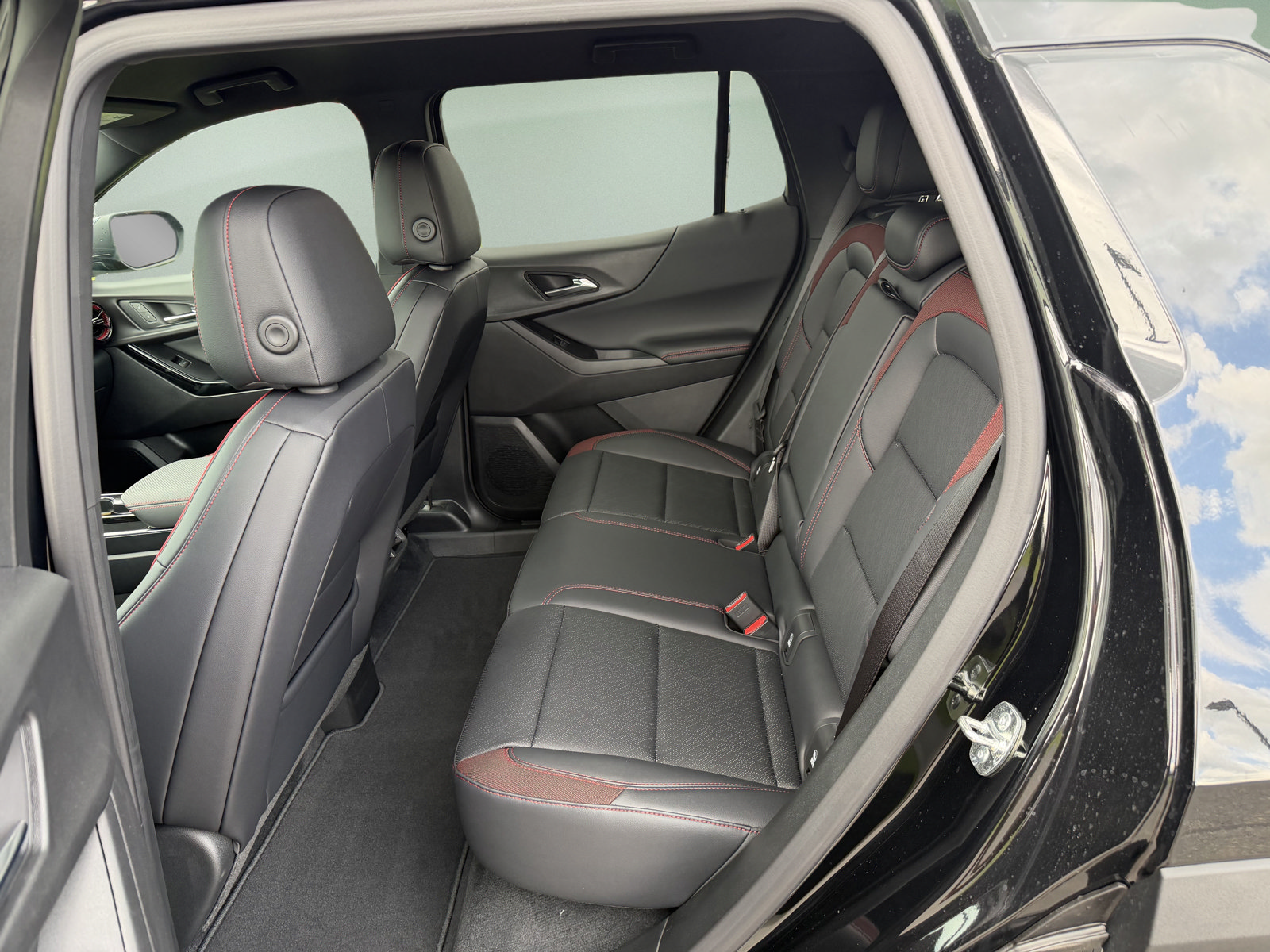 New 2027 Chevrolet Equinox RS FWD image 19