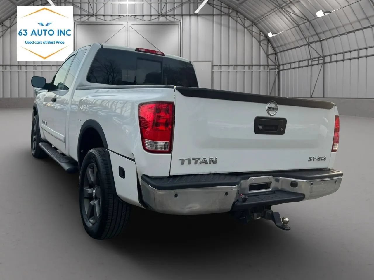 Used 2015 Nissan Titan SV w/ SV Value Truck Package AWD/4WD image 3