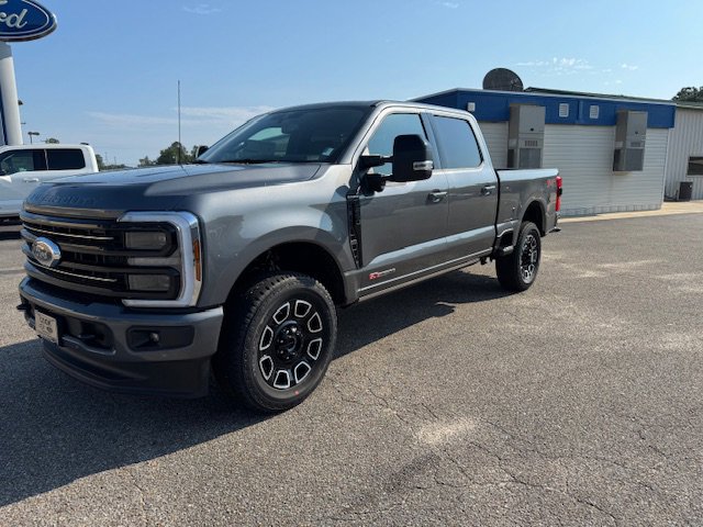New 2025 Ford F250 4x4 Crew Cab Super Duty image 2