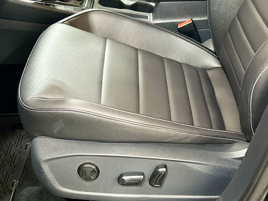 Used 2024 Volkswagen Jetta SE image 16