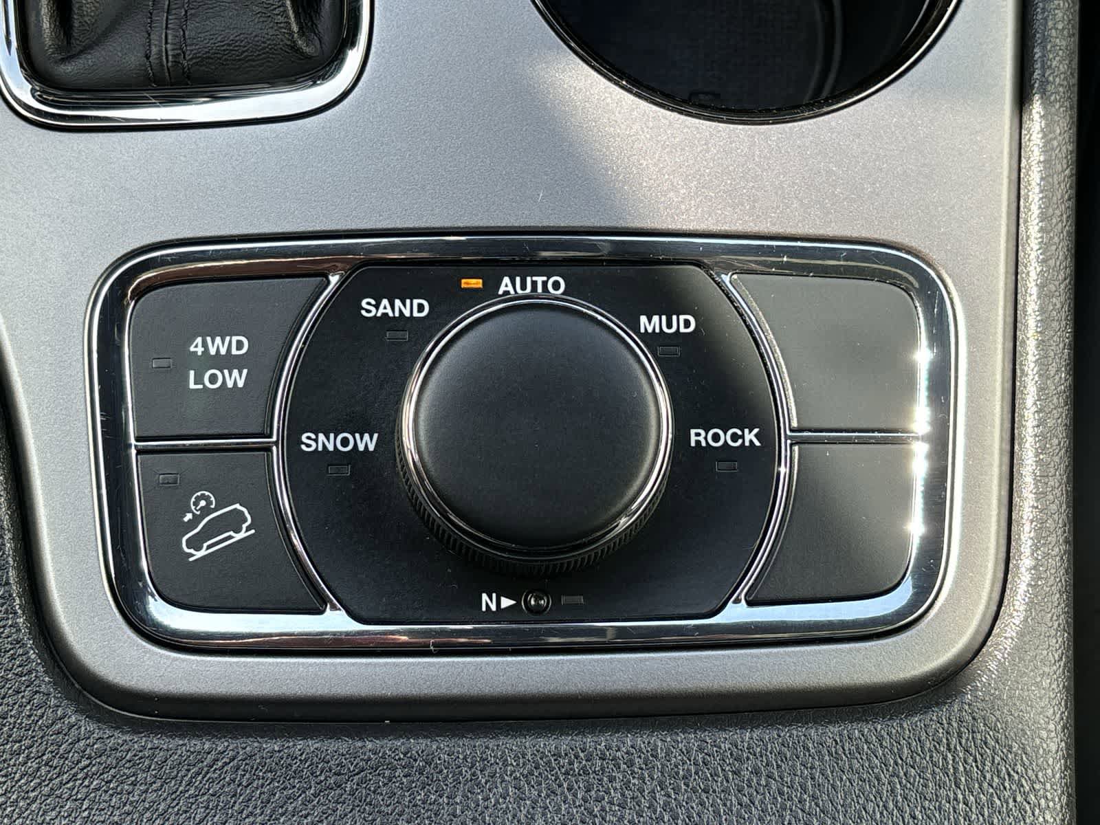 Certified 2019 Jeep Grand Cherokee Limited X AWD/4WD image 28