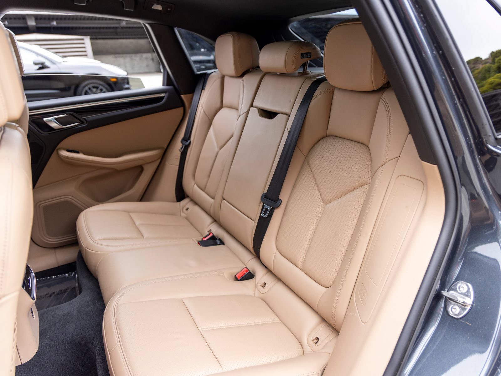 Certified 2023 Porsche Macan AWD/4WD image 52