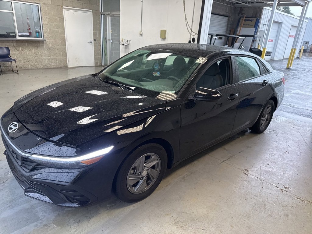Used 2024 Hyundai Elantra SE