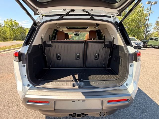 New 2026 Nissan Pathfinder Platinum AWD/4WD image 18