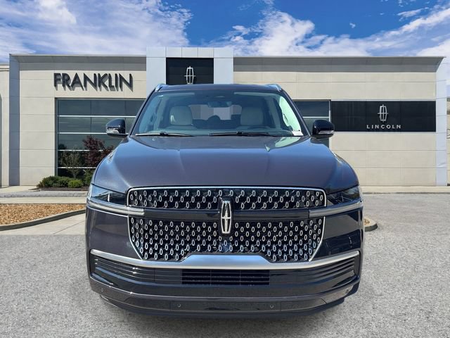 New 2026 Lincoln Navigator L Premier AWD/4WD image 2