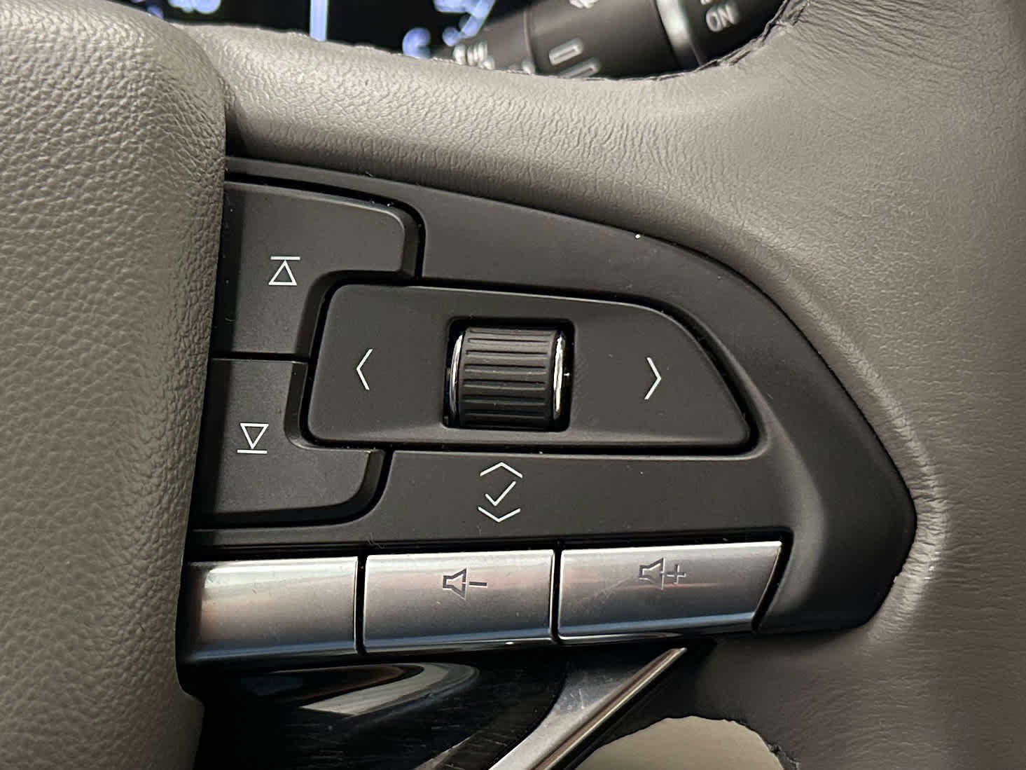 Used 2023 Cadillac XT6 Premium Luxury w/ Technology Package image 28