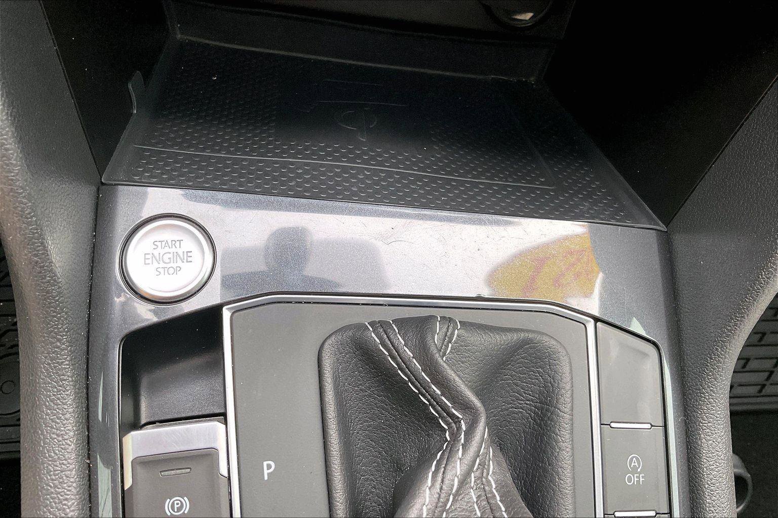 Used 2021 Volkswagen Tiguan SE w/ Panoramic Sunroof Package image 24