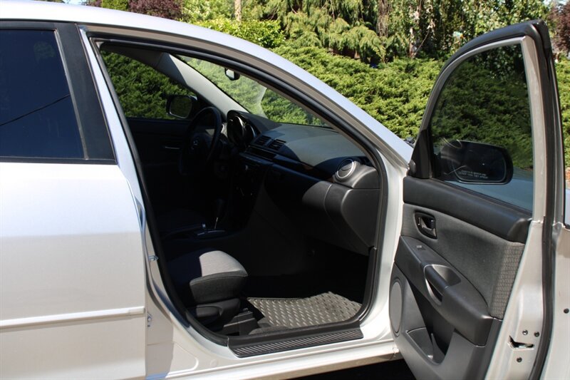 Used 2008 MAZDA MAZDA3 i Touring FWD image 13