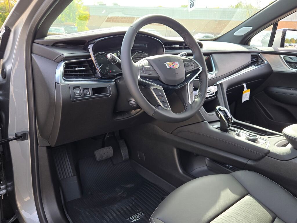 New 2025 Cadillac XT5 Premium Luxury w/ LPO, Floor Liner Package FWD image 21
