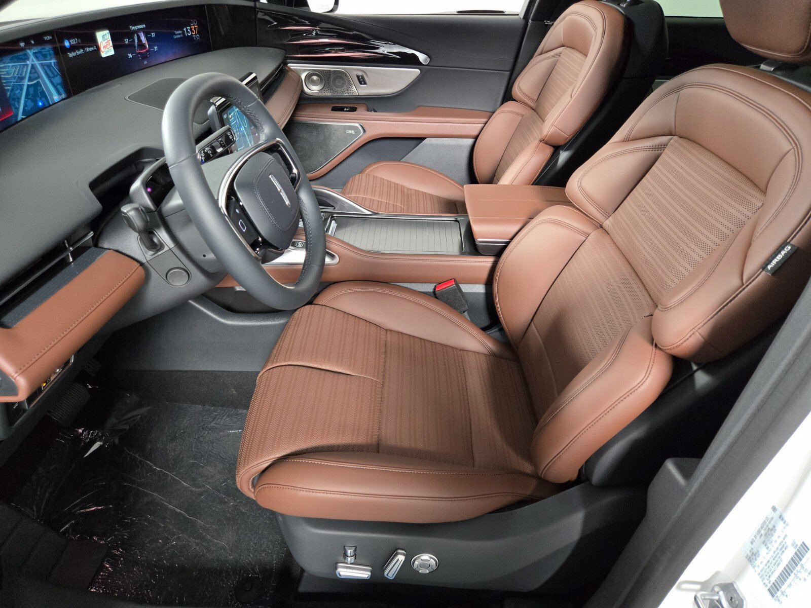 New 2026 Lincoln Nautilus Reserve AWD/4WD image 13