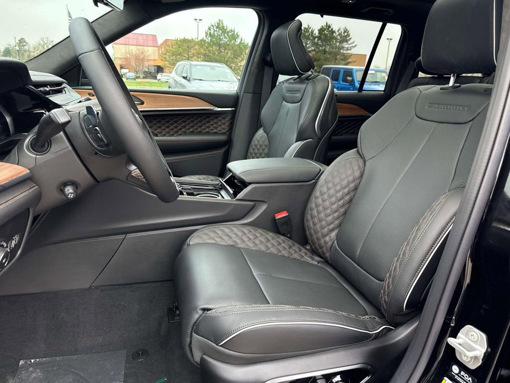 New 2026 Jeep Grand Cherokee Summit w/ Obsidian Package AWD/4WD image 15