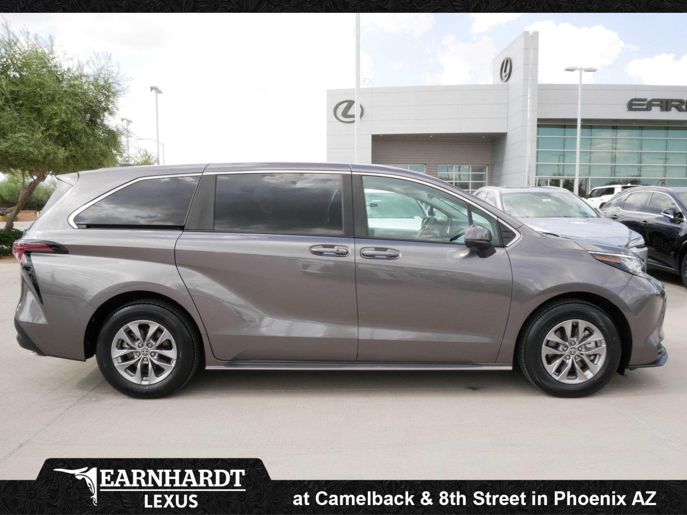Used 2023 Toyota Sienna LE FWD image 11
