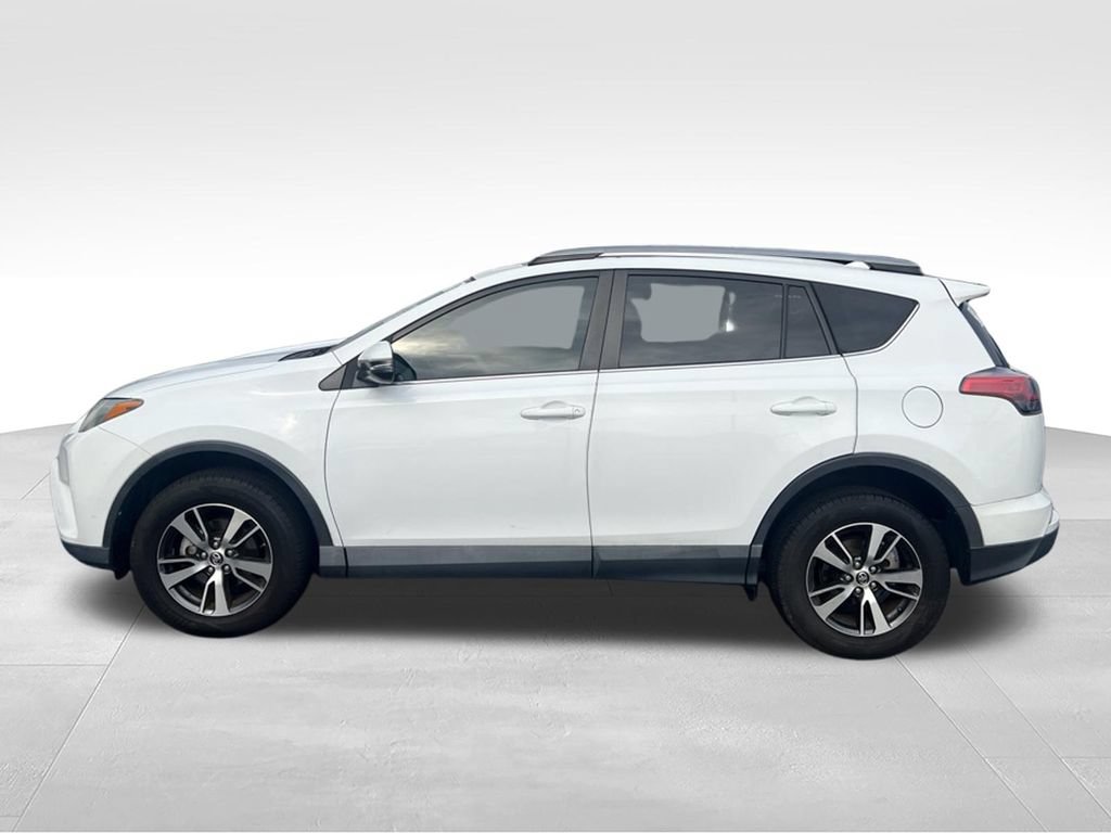 Used 2018 Toyota RAV4 XLE FWD image 3