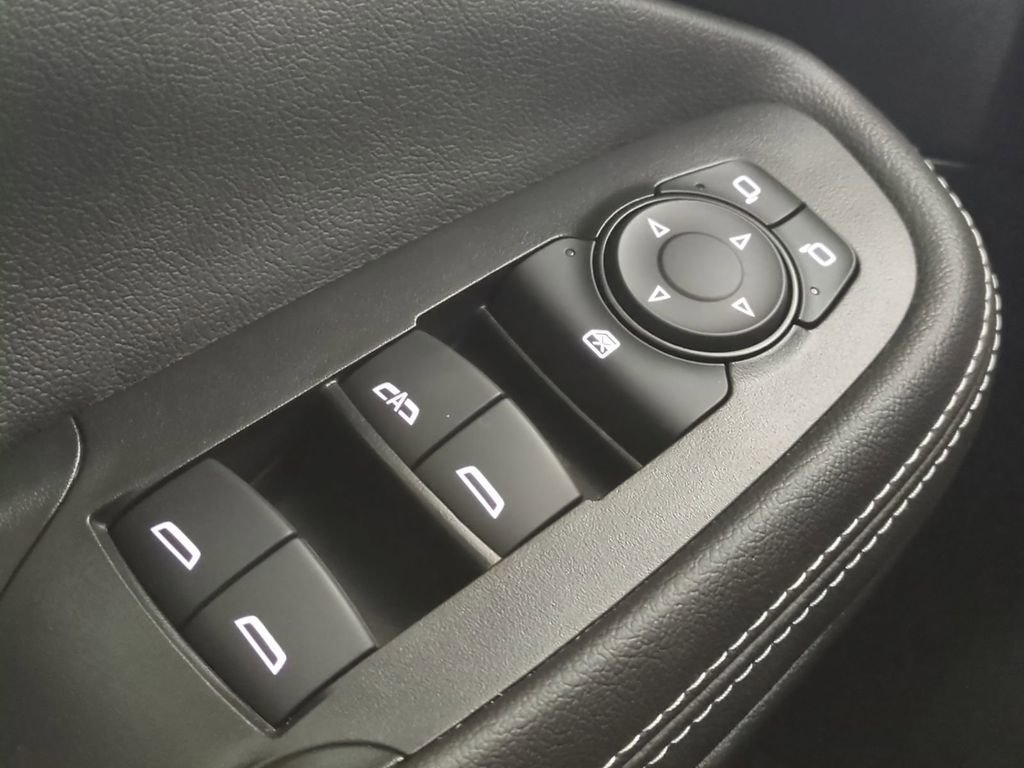 Used 2025 Buick Encore GX Avenir w/ Avenir Technology Package image 30