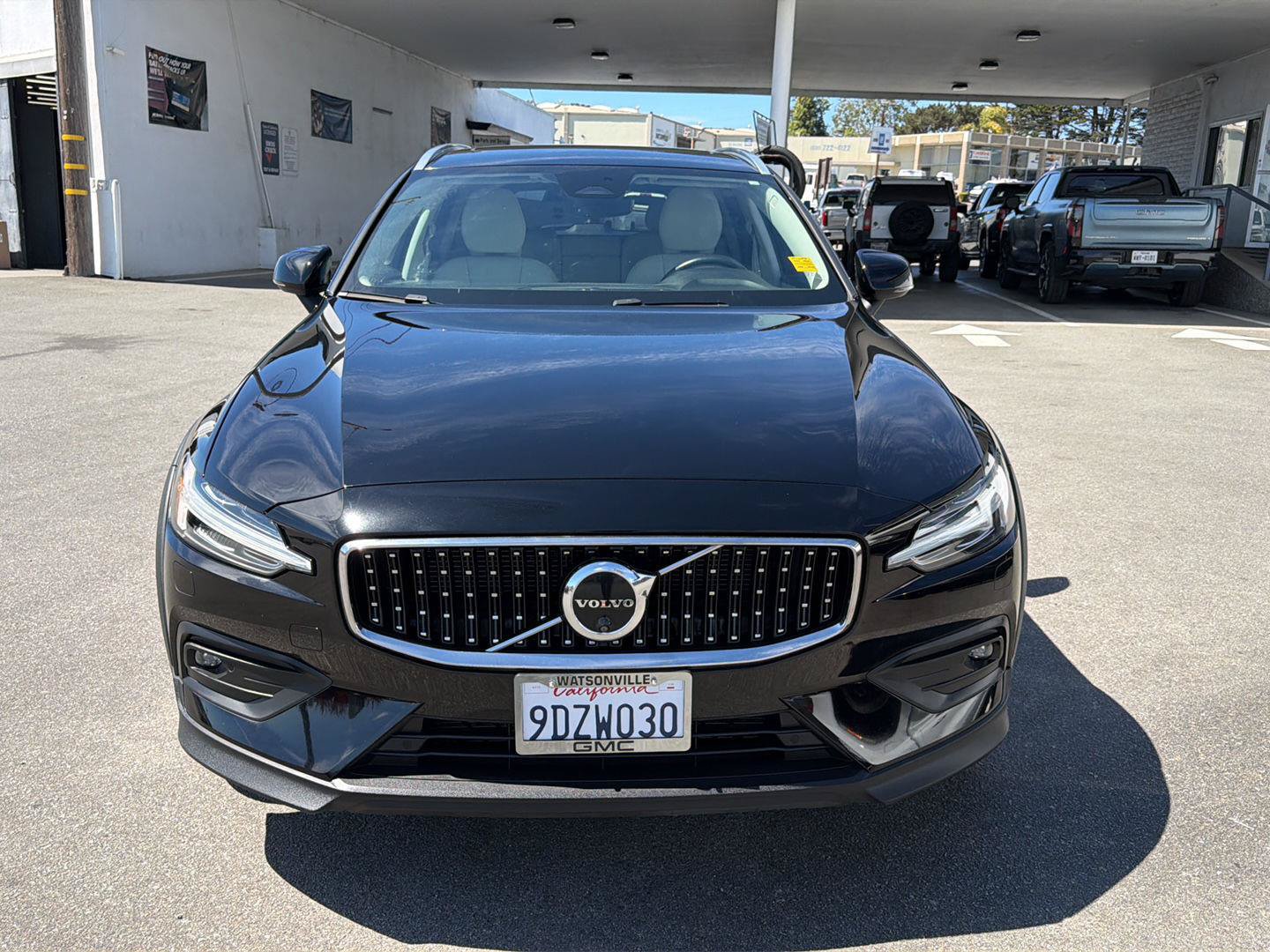 Used 2023 Volvo V60 B5 Cross Country Plus AWD/4WD image 2