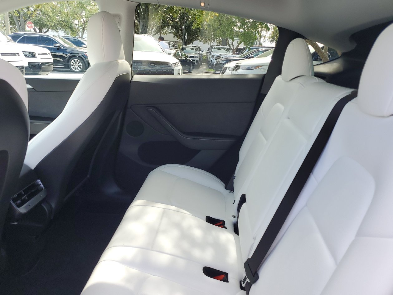 Used 2025 Tesla Model Y Long Range RWD image 10