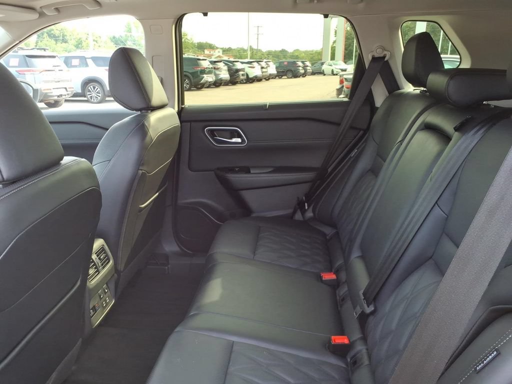 Certified 2026 Nissan Rogue Platinum w/ Platinum Premium Package AWD/4WD image 6