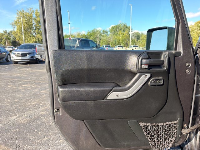 Used 2018 Jeep Wrangler Unlimited Sahara AWD/4WD image 15