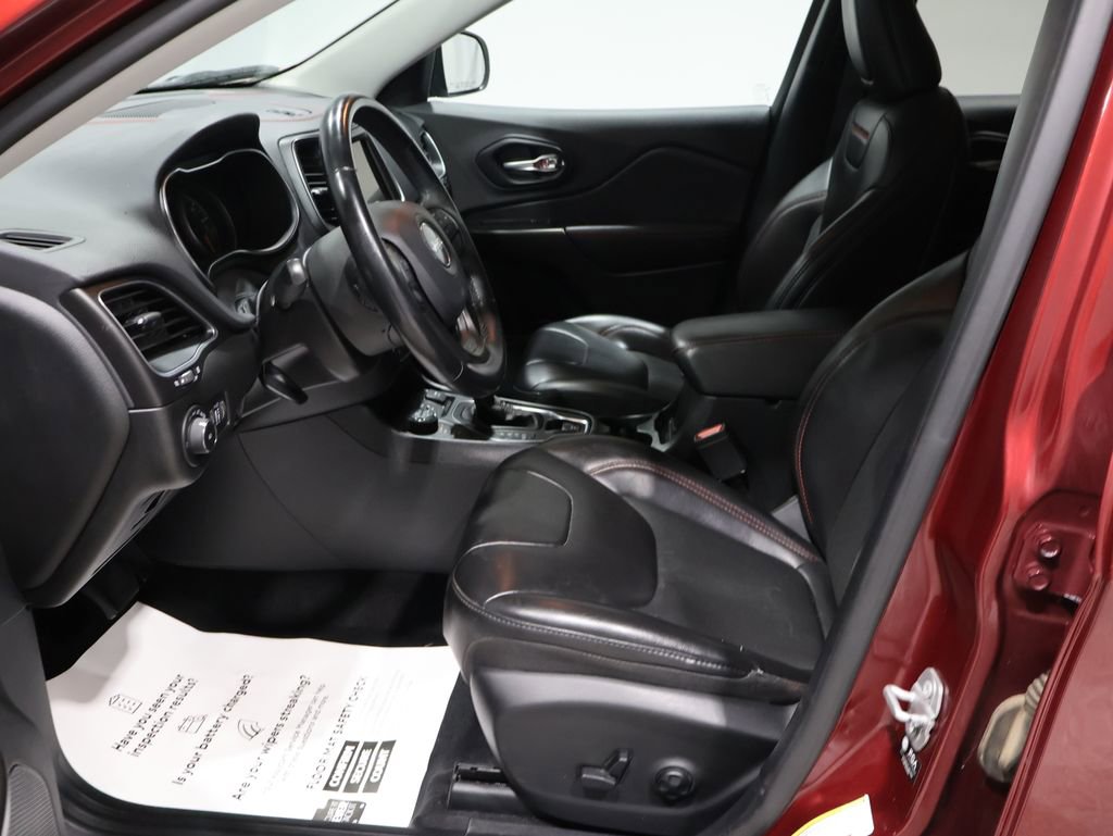 Used 2021 Jeep Cherokee Trailhawk image 10