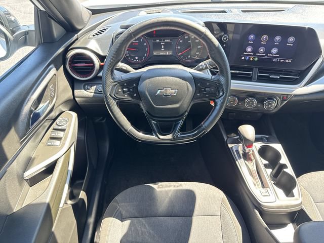 Used 2024 Chevrolet Trax RS w/ Sunroof Package FWD image 15