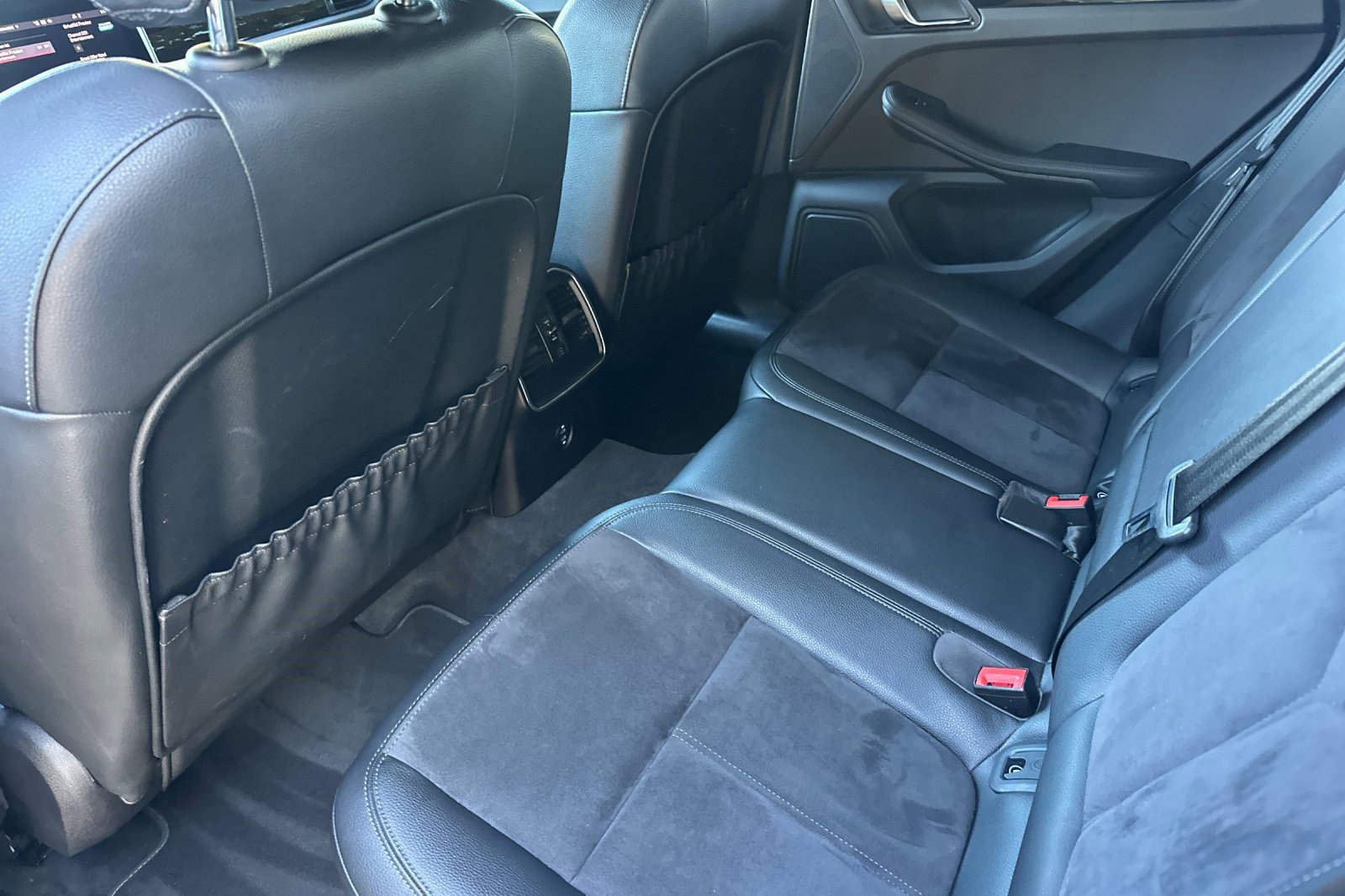 Used 2020 Porsche Macan image 15