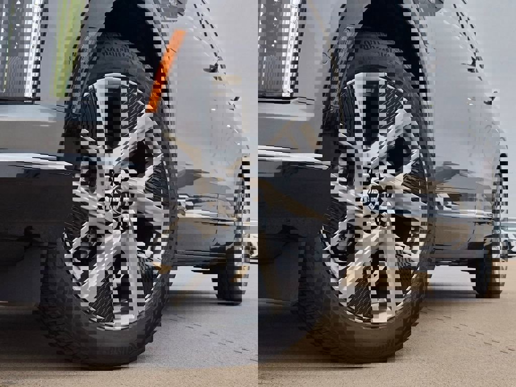 New 2026 Cadillac Optiq Luxury 1 w/ LPO, Floor Liner Package image 8