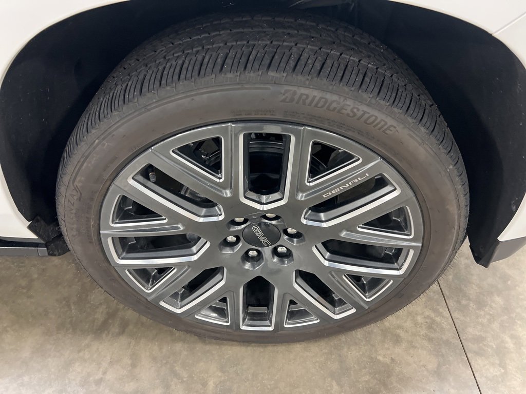 Used 2025 GMC Yukon XL Denali Ultimate image 4