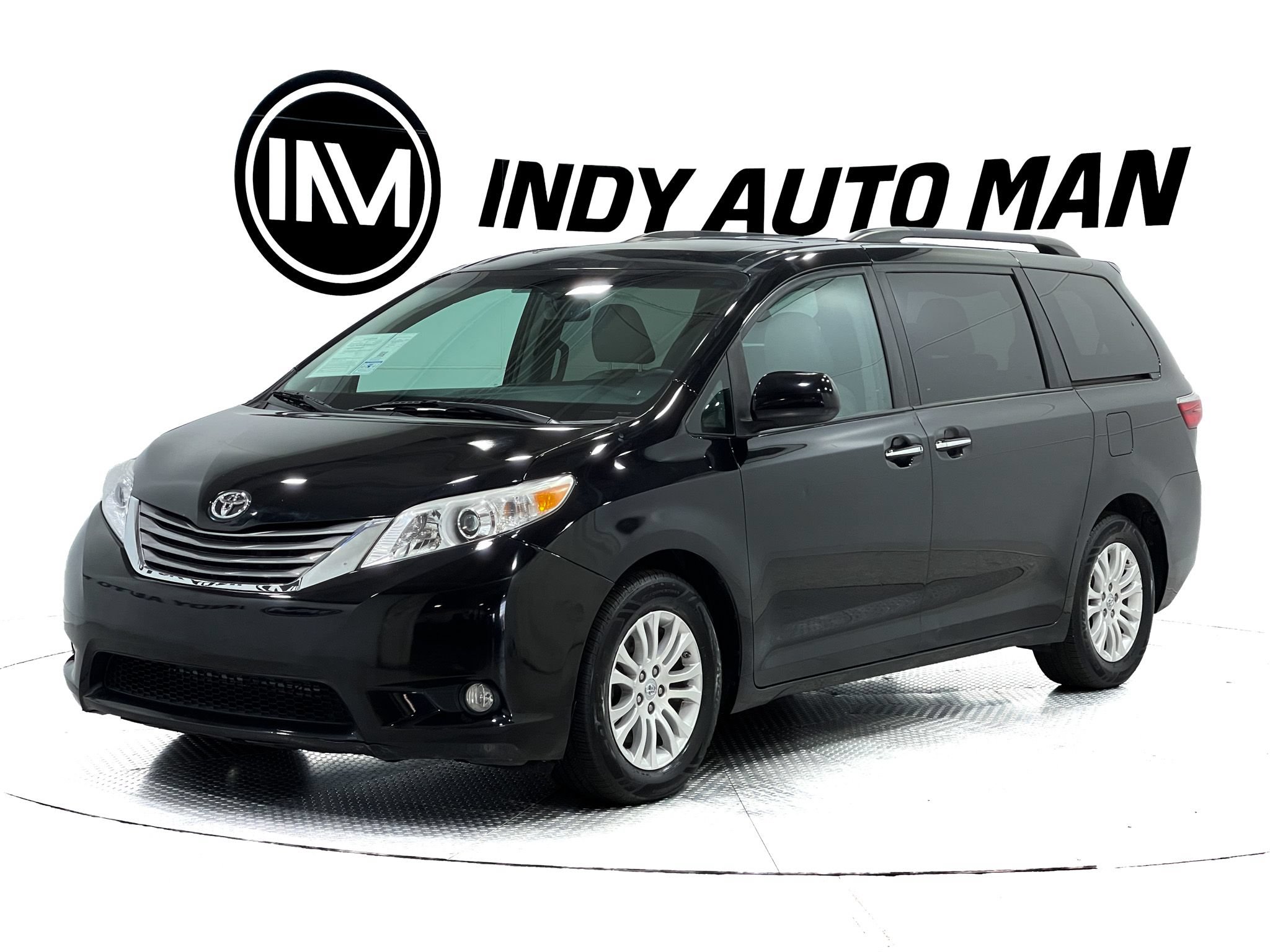 Used 2017 Toyota Sienna XLE w/ XLE Navigation Package FWD image 8