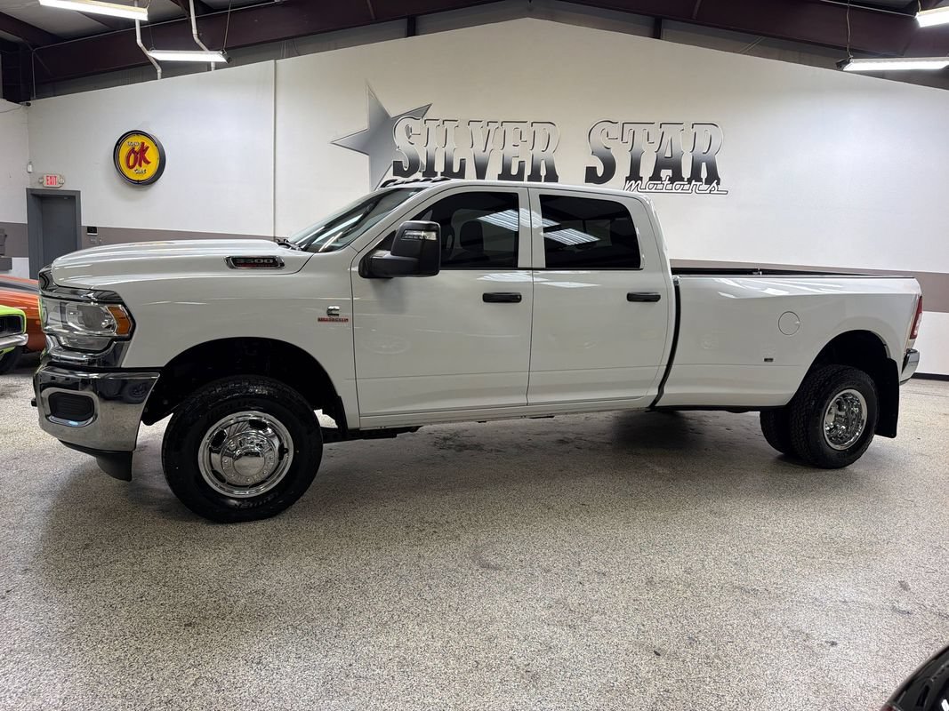 Used 2024 RAM 3500 Tradesman w/ Chrome Appearance Group AWD/4WD image 2