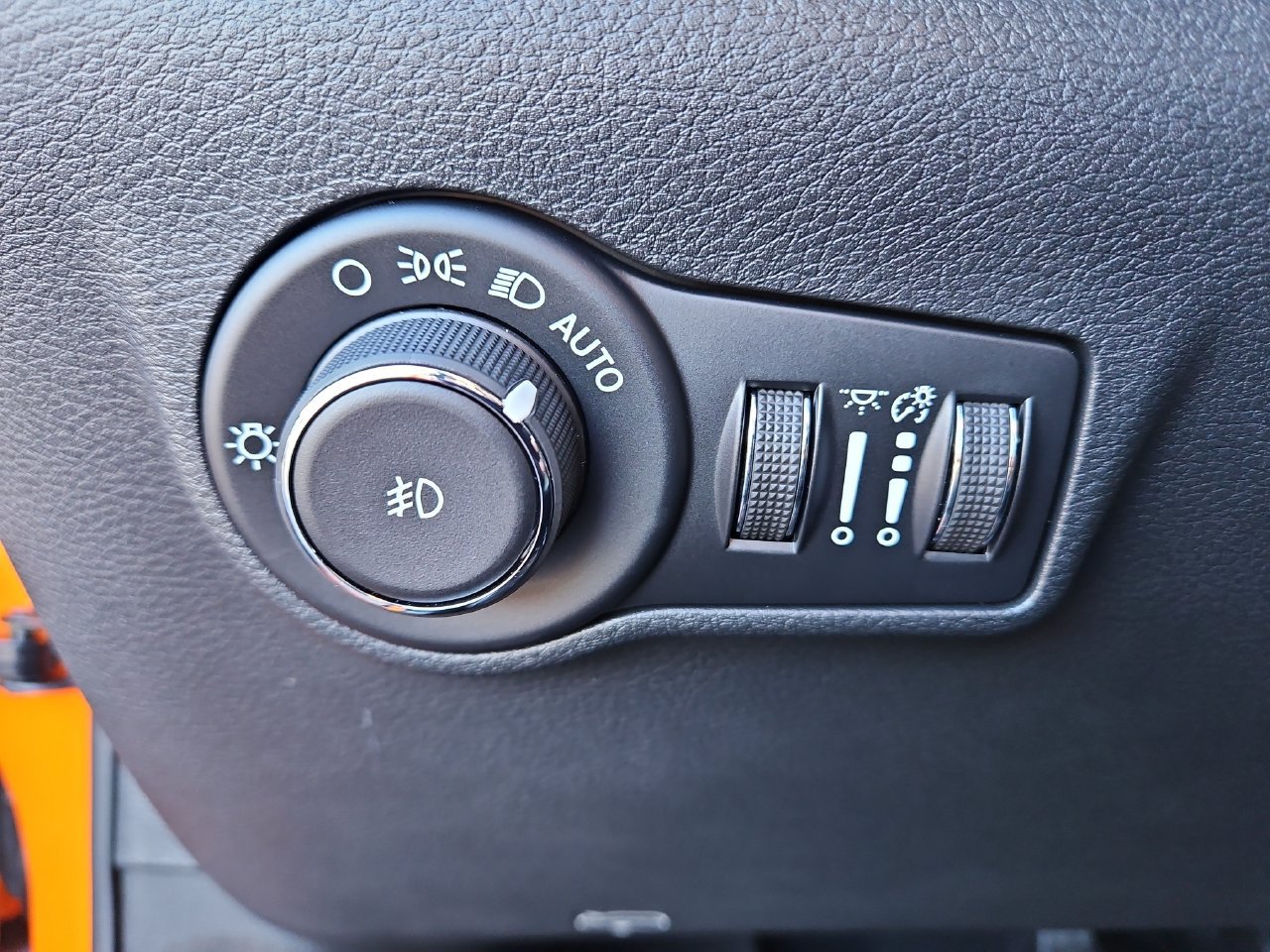 New 2026 Jeep Compass Latitude w/ Sun and Sound Group AWD/4WD image 29