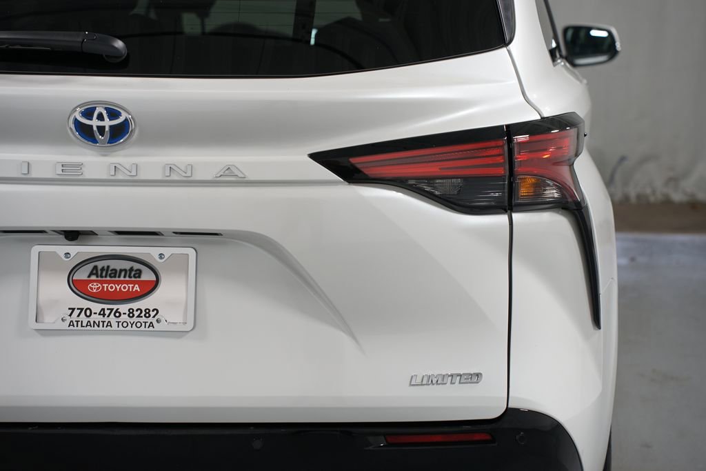 Used 2025 Toyota Sienna Limited image 10