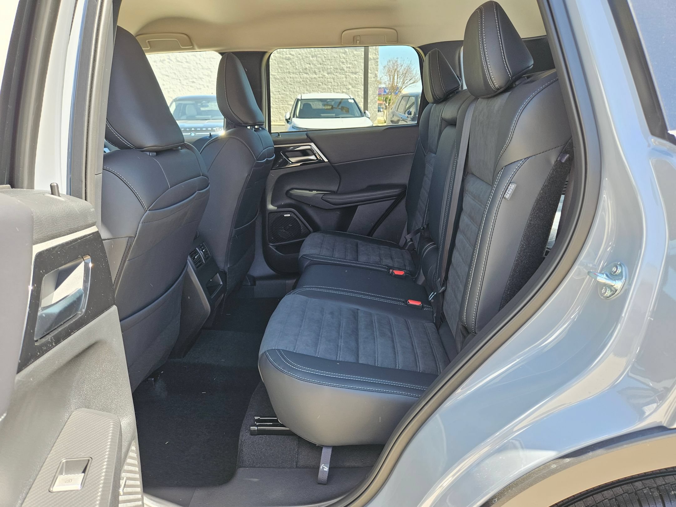 New 2026 Mitsubishi Outlander SE AWD/4WD image 13